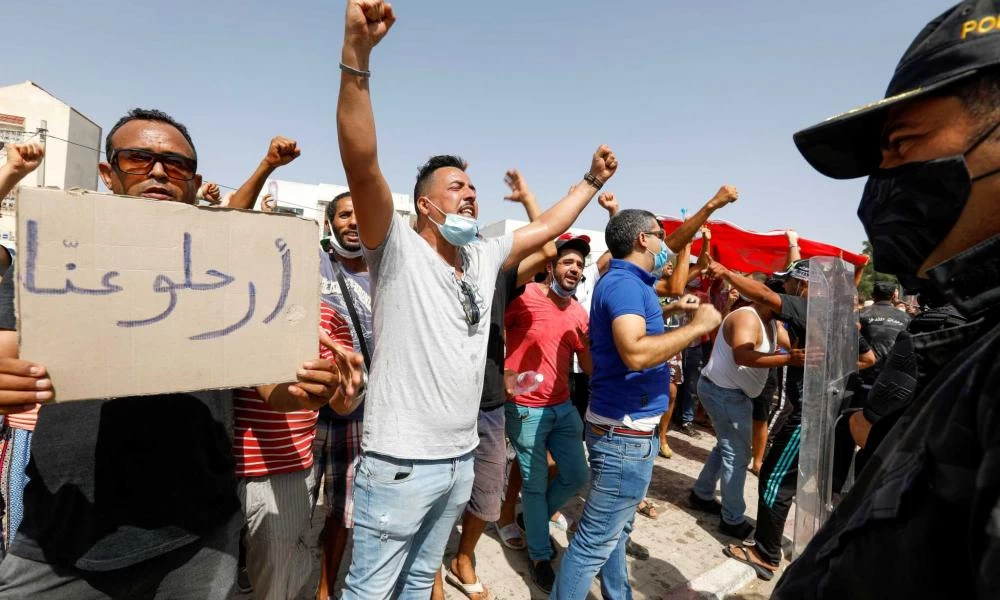 Τυνησία: Ο στρατός περικύκλωσε το πρωθυπουργικό μέγαρο στην Τύνιδα